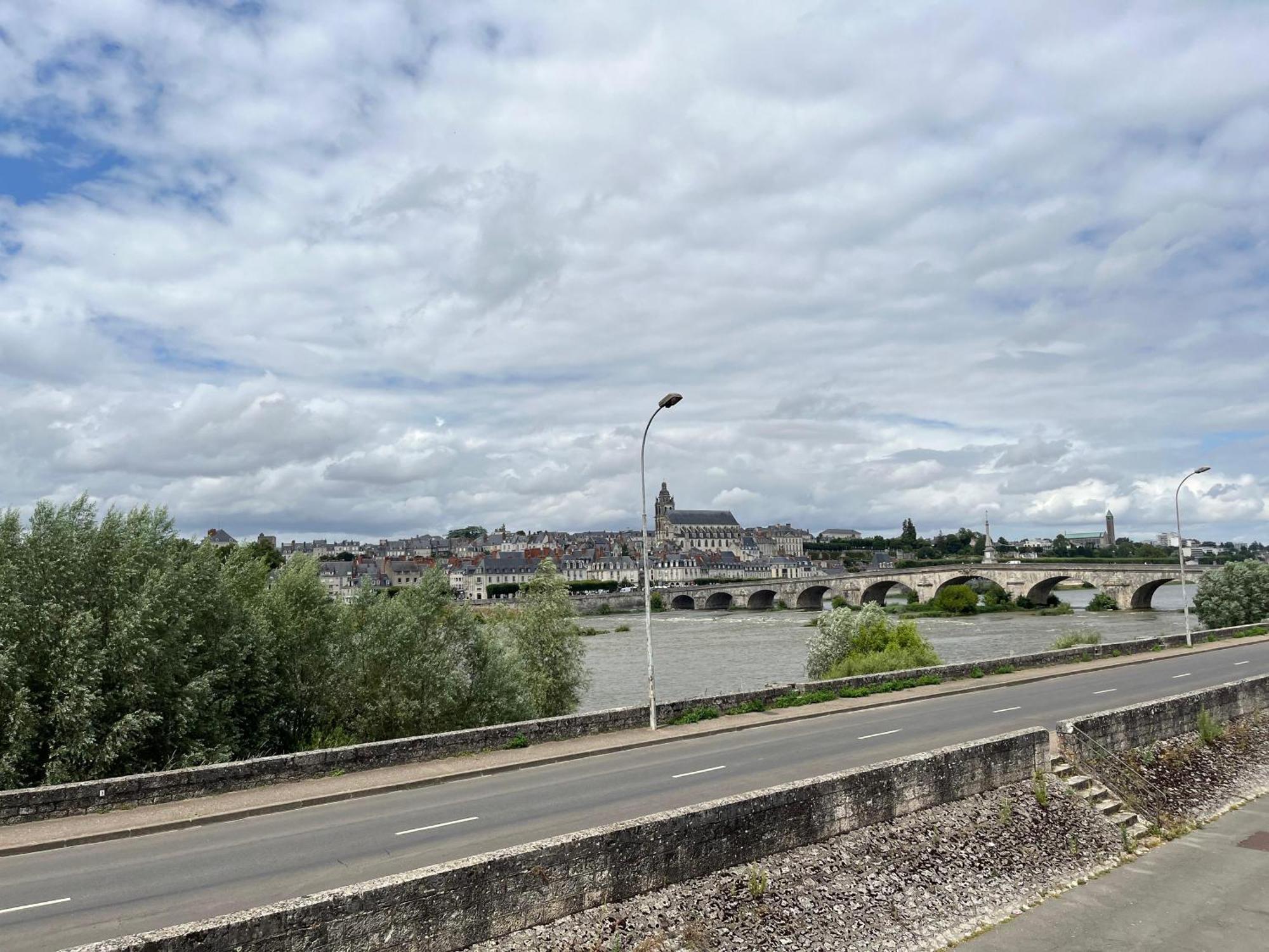 Apartamento Quai De La Loire Blois Exterior foto