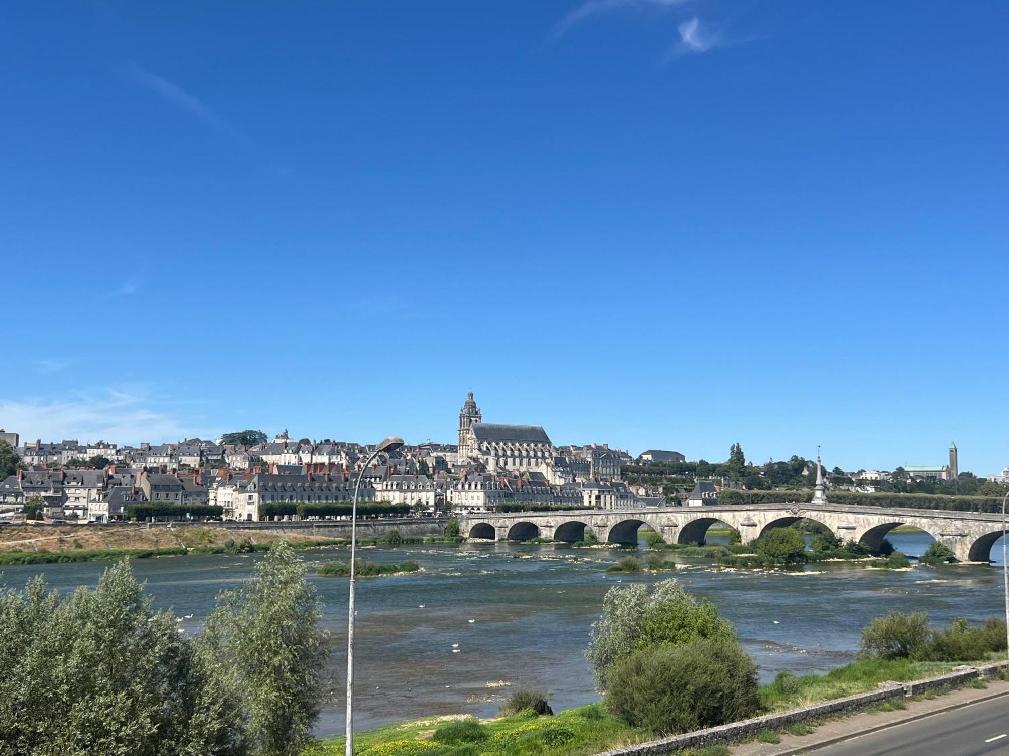 Apartamento Quai De La Loire Blois Exterior foto